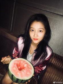 网络明星吃瓜图片搞笑,笑料百出，欢乐无限！