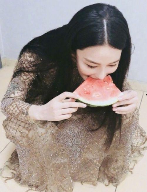 吃瓜视频张馨予,吃瓜视频中的时尚辣妈