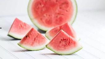 惬意 吃瓜,轻松吃瓜，畅享夏日悠闲生活