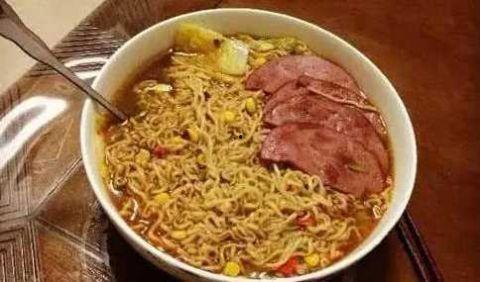 吃泡面看瓜视频,泡面与看瓜视频的完美邂逅