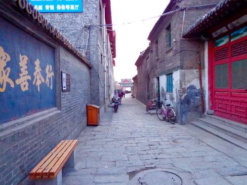 周村古城吃瓜,夏日吃瓜盛宴，古韵与现代味蕾的碰撞