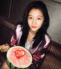 关晓彤吃瓜口型,表情包横空出世！